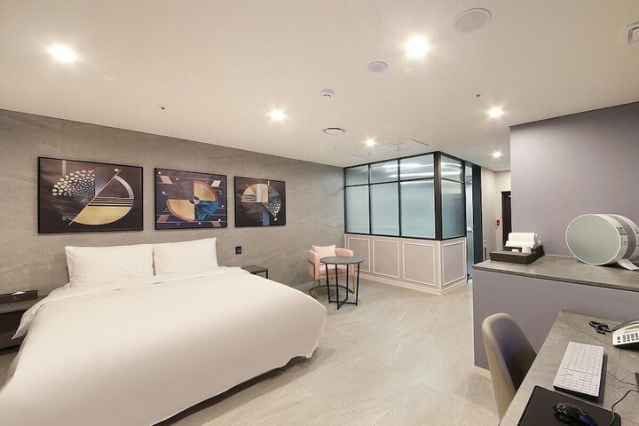 Room 43 of 140