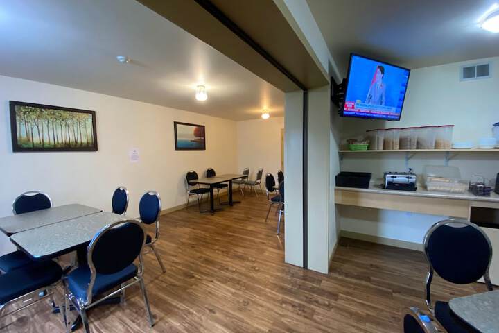 Breakfast/Coffee Service 69 of 77