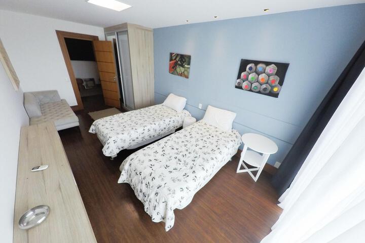 Room 40 of 146