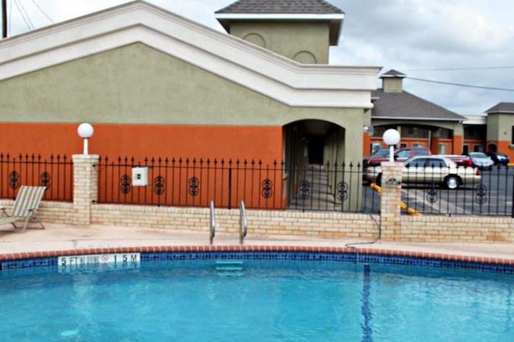 Pool 44 of 47