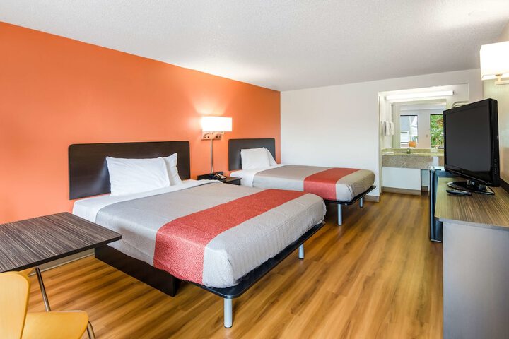 2 Double Beds (3 of 7)
