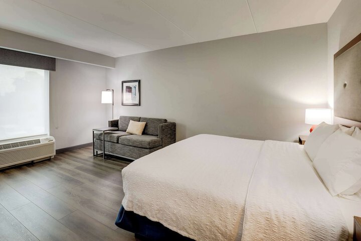 1 King with Sofa Bed Microwave, Refrigerator City View (22 of 23)