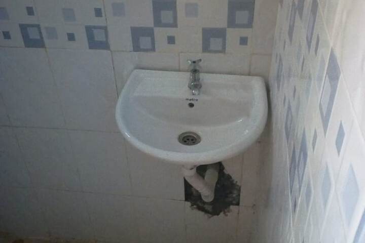 Room 5 of 11