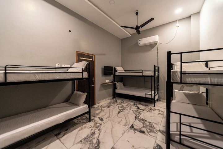 Room 12 of 24