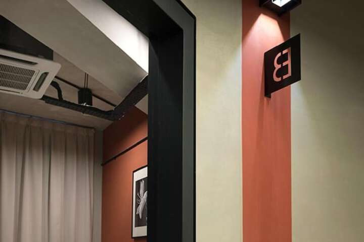 Room 21 of 34