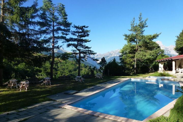 Pool 19 of 44