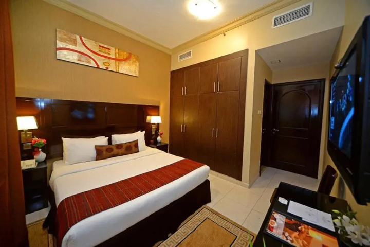 Room 3 of 18
