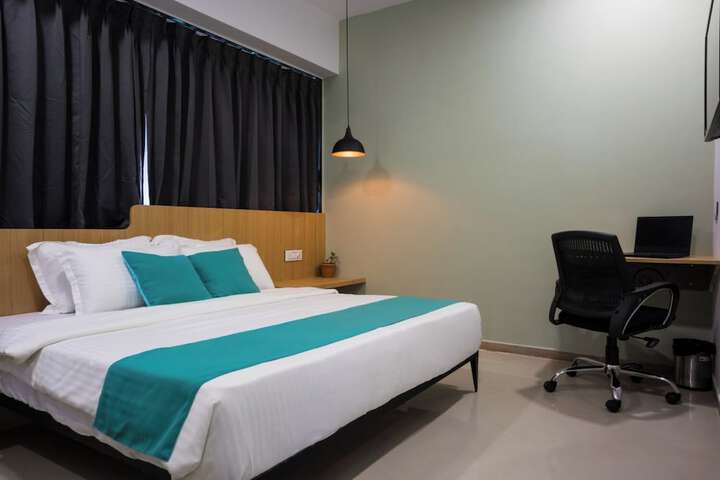 Room 10 of 14