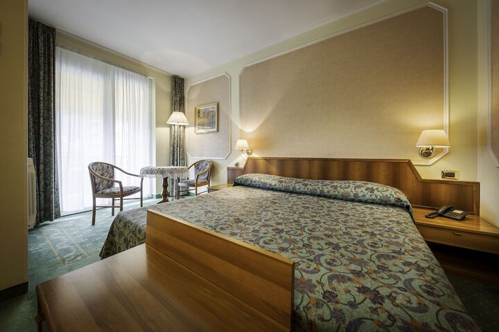 Room 37 of 100