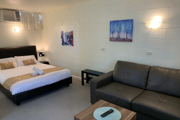 Room 2 of 60