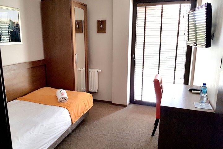 Room 9 of 47
