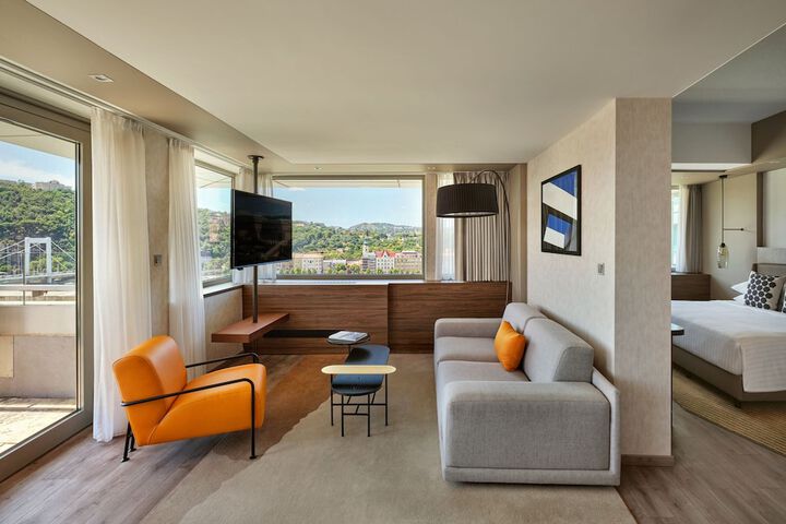 Room 43 of 127