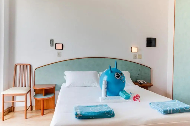 Room 3 of 21
