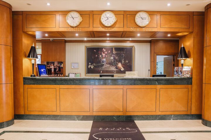 Check-in/check-out kiosk