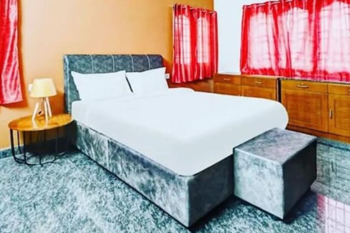 Room 4 of 14