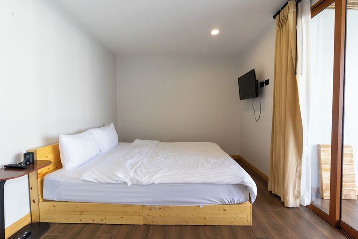 Room 5 of 40