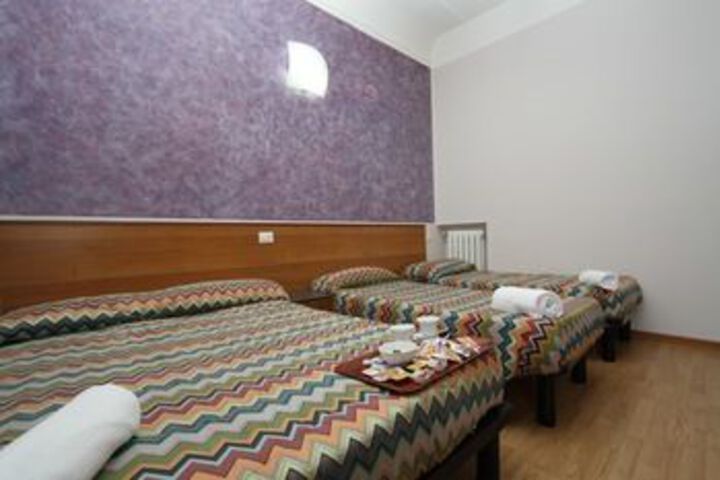 Room 26 of 40