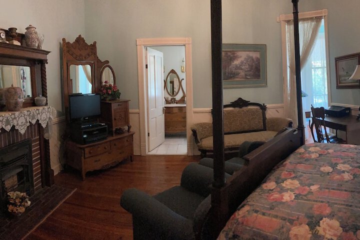 Room 16 of 37