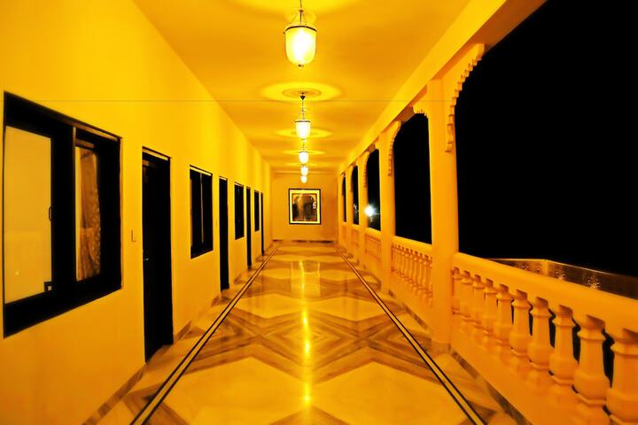 Ballroom/Hall 21 of 26