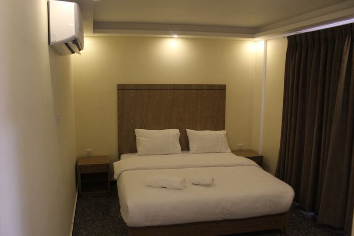 Room 21 of 35