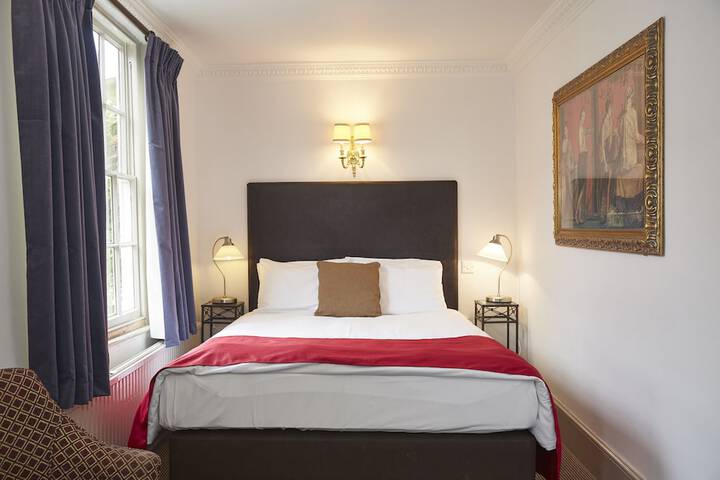 Room 4 of 43
