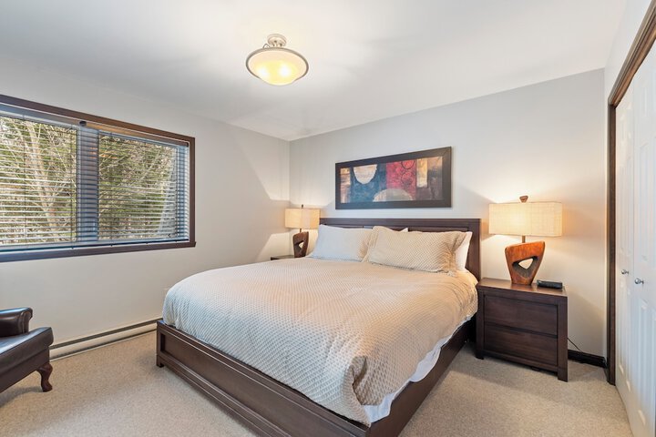 Room 25 of 142