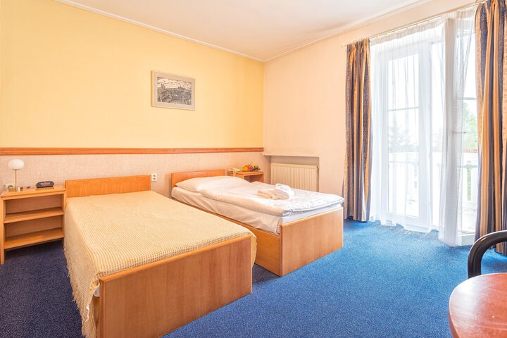 Room 8 of 19