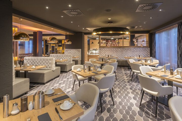 Dining 92 of 193