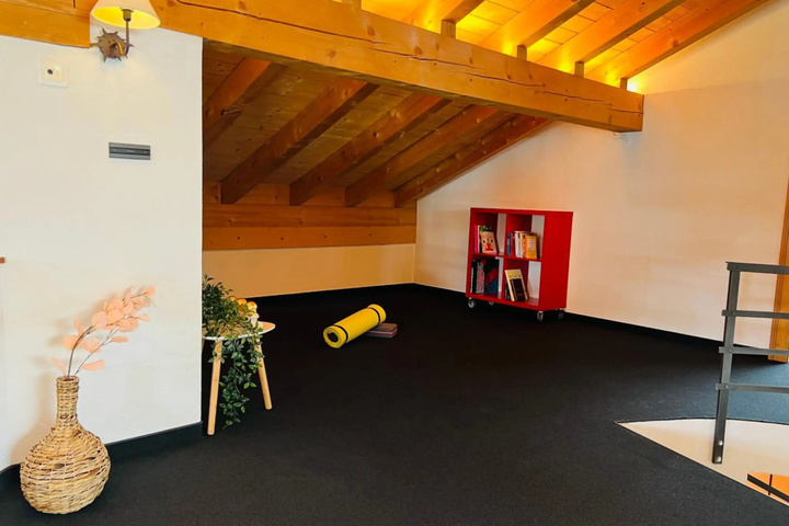 Room 10 of 18