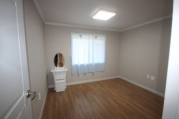 Room 27 of 63