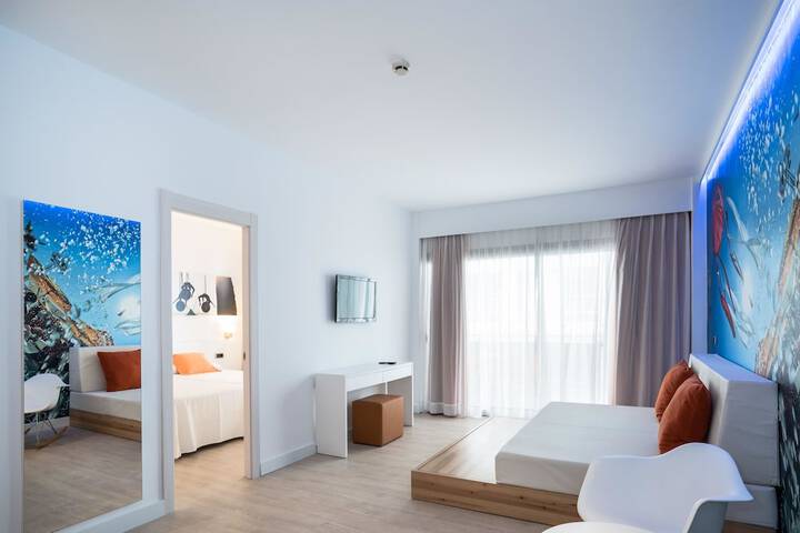 Room 13 of 62