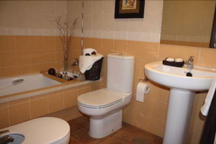 Room 8 of 10