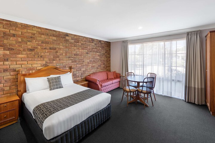 Room 14 of 38