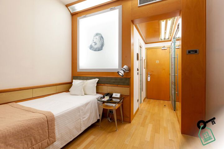 Room 78 of 82