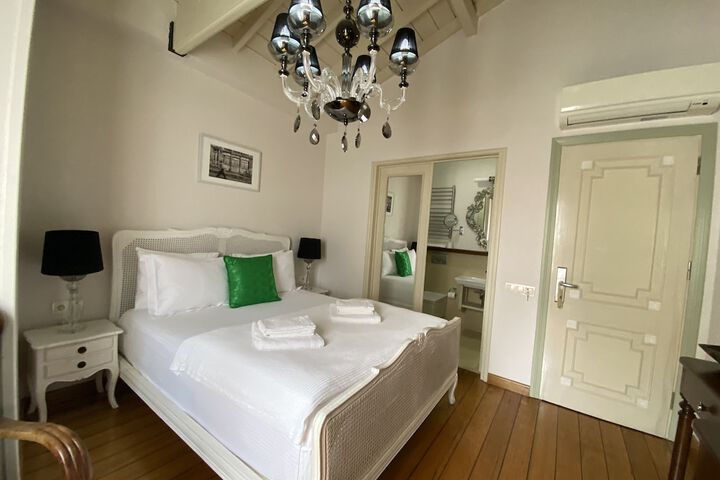 Room 16 of 81