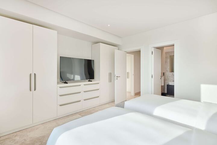 Room 17 of 46