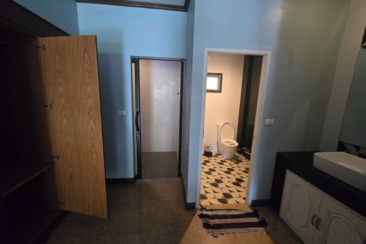 Room 45 of 77