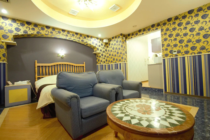 Room 8 of 10