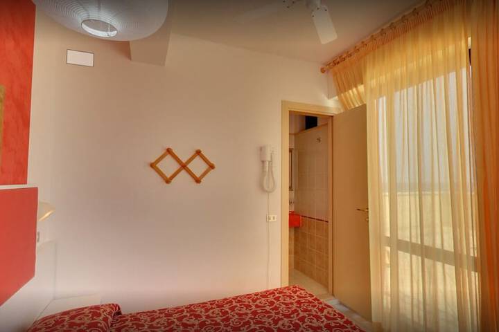 Room 6 of 60