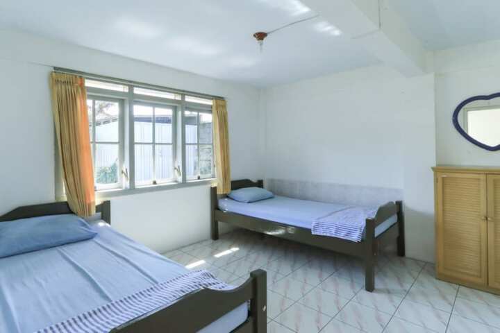 Room 8 of 65