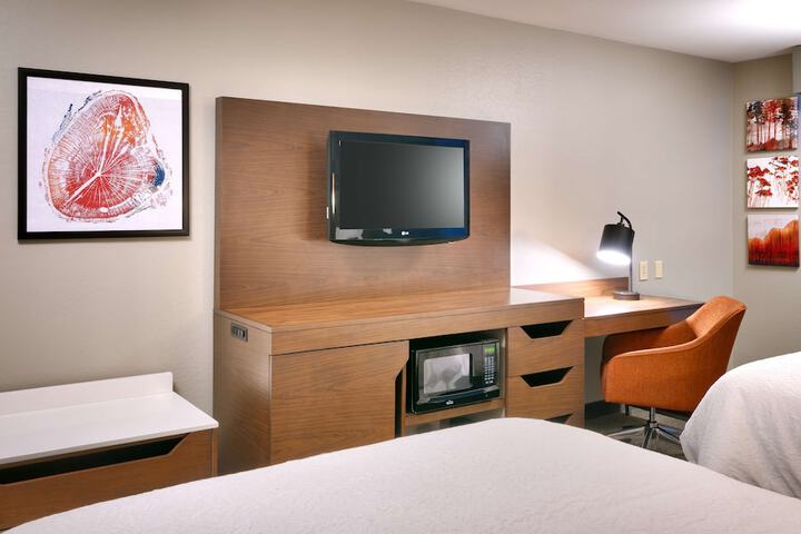 Room 9 of 38