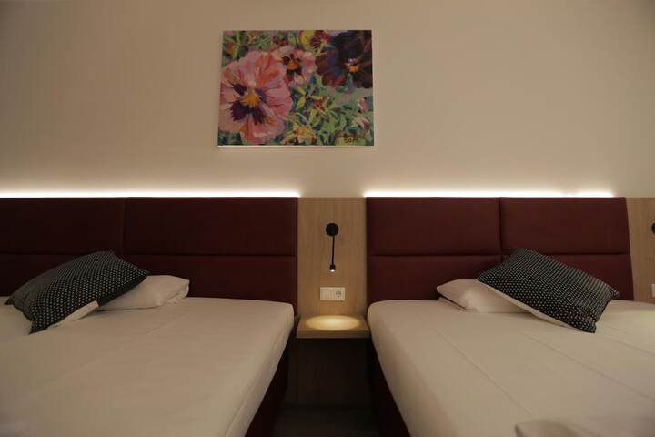 Room 14 of 27