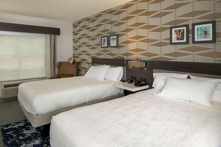 2 Queen Beds (4 of 9)