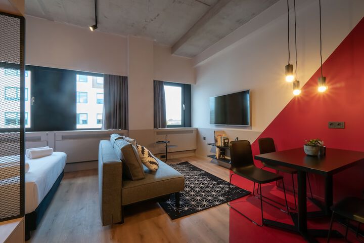 Room 3 of 43