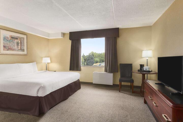 2 Double Beds (3 of 7)
