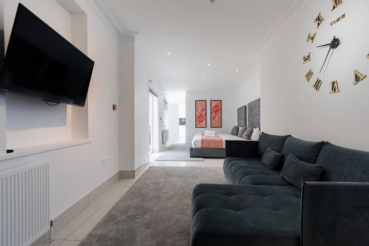 Lounge 130 of 146