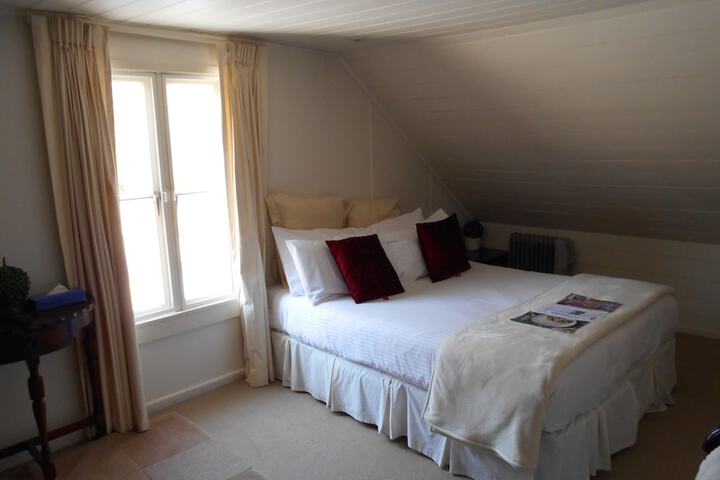 Room 17 of 36