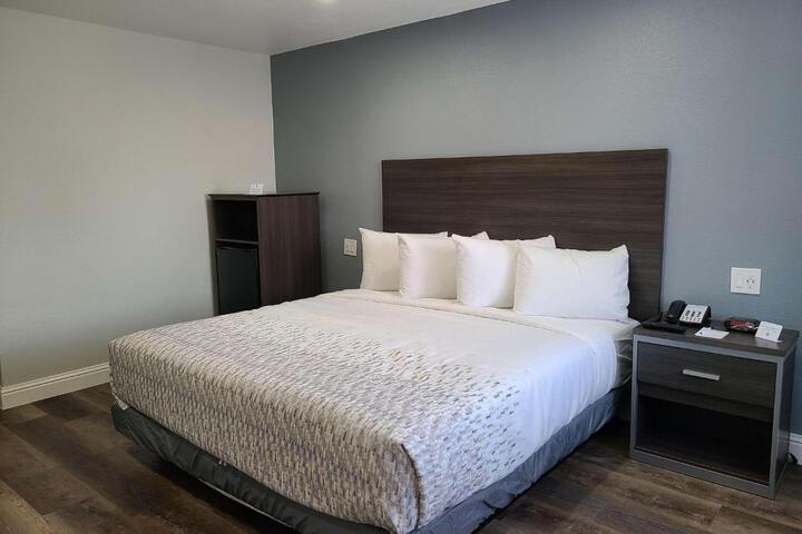 1 King Bed Flat Screen Television Microwave and Refrigerator High Speed Internet Accessible (9 of 10)