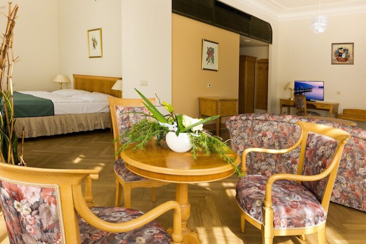 Room 13 of 82