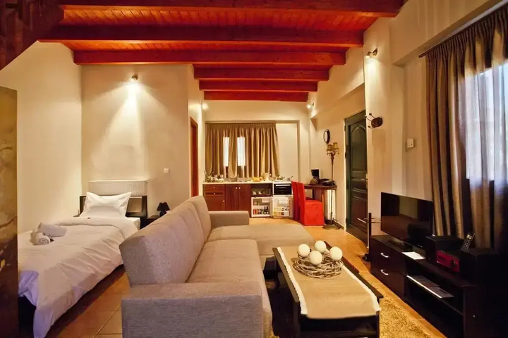 Room 5 of 13